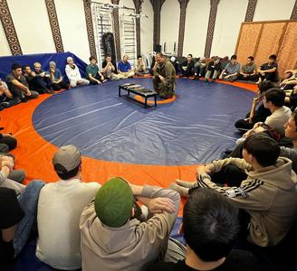 Сильный мусульманин более любим для Аллаха, чем слабый!